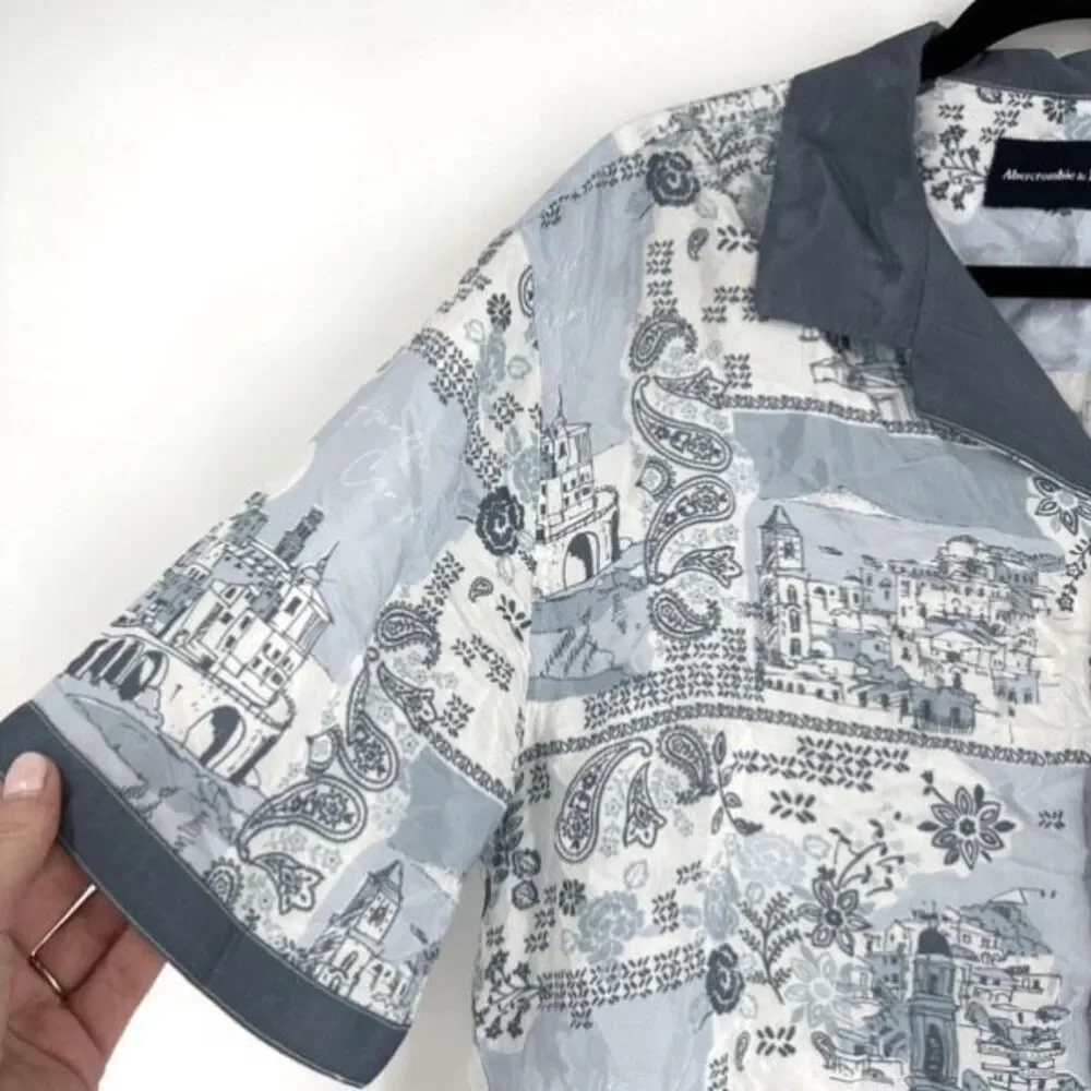 NWT Abercrombie Men’s Blue Silky Camp Collar Italian City Button‎ Down Medium